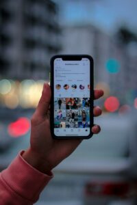Decoding the Impact of 5G on Social Media Interaction