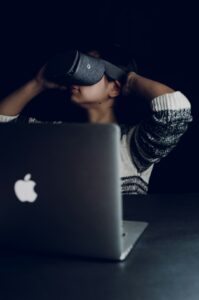 Navigating the Influence of Virtual Reality on Social Media Marketing in 2026