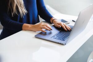 20 Cold Email Opening Lines That Get Replies in 2026 (With Examples)